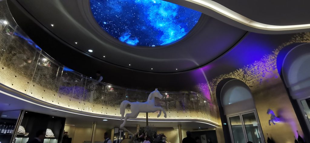 Le superbe ciel et son carrousel de chevaux au restaurant La Rotonde du célèbre hôtel Negresco à Nice