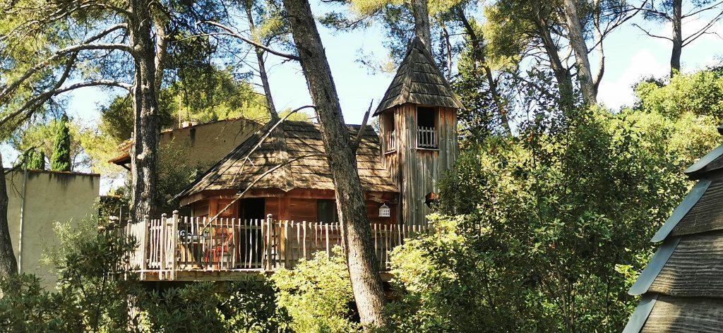 La cabane Ecureuil chez Attrap'reves Marseille A Fleur de Bois, hébergement insolite en PACA