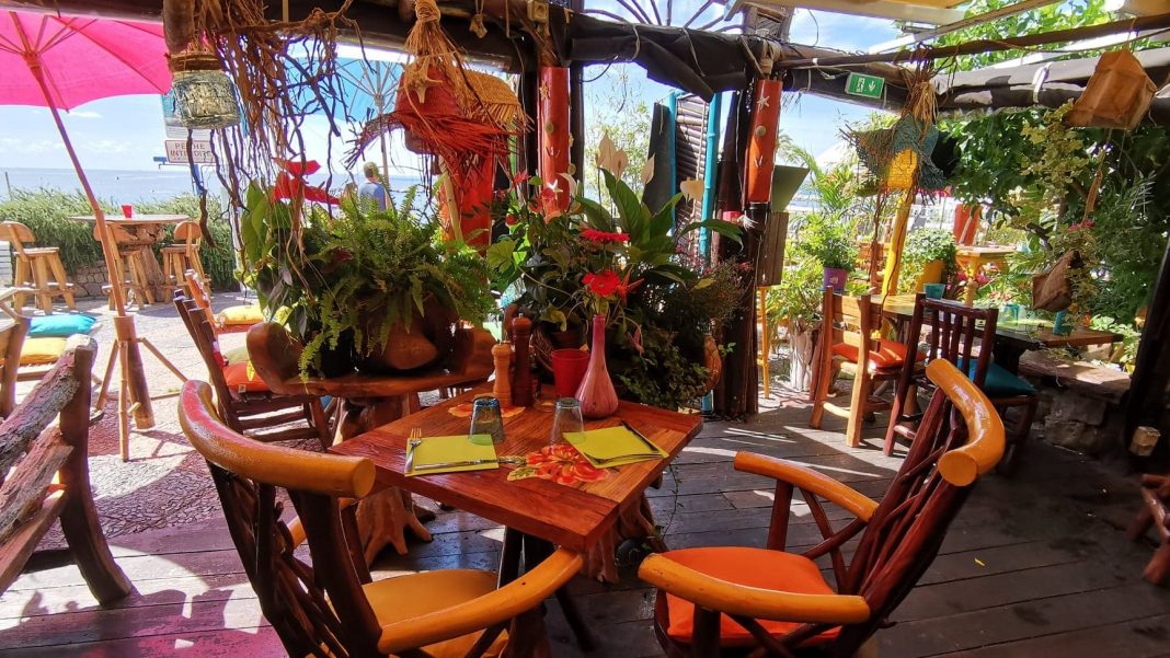 La Cabane : une Oasis tropicale à Saint-Laurent du Var - Idées d'évasion
