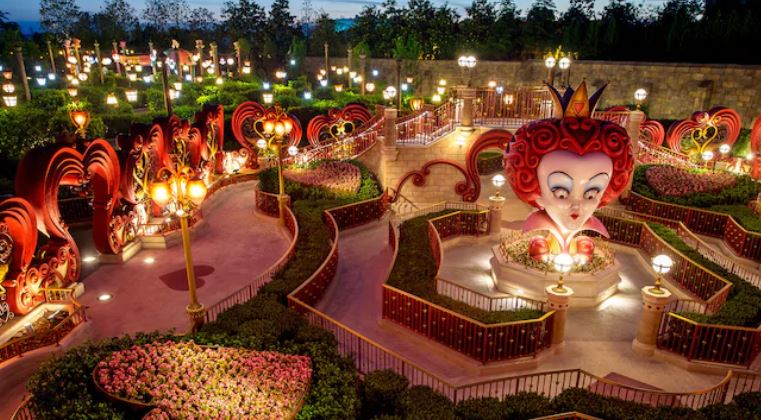 Le Labyrinthe d'Alice au Pays des Merveilles au Shanghai Disney Resort @shanghaidisneyresort.com
