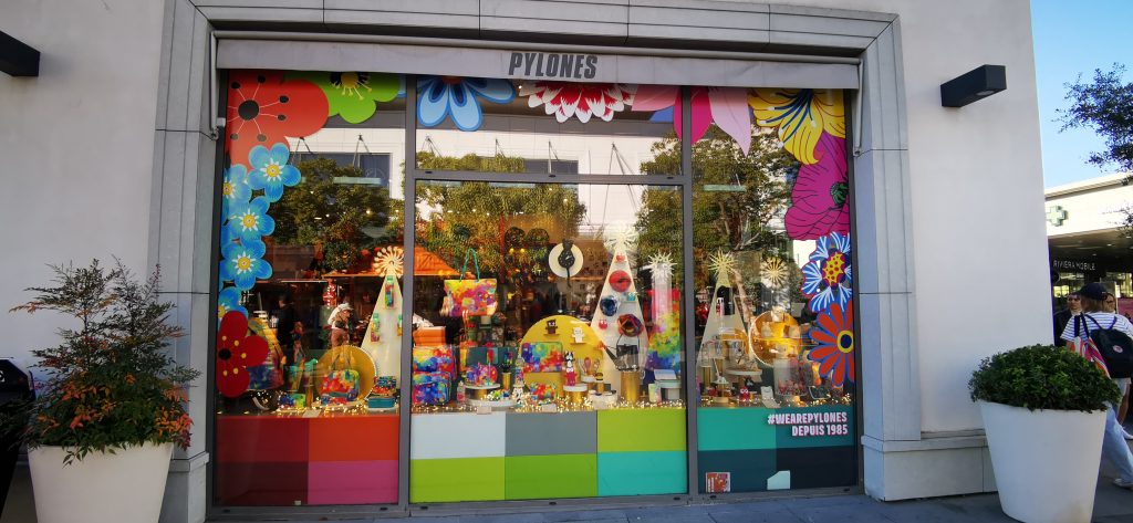 La magnifique devanture colorée de PYLONE à Shopping Promenade Riviera à Cagnes sur mer 