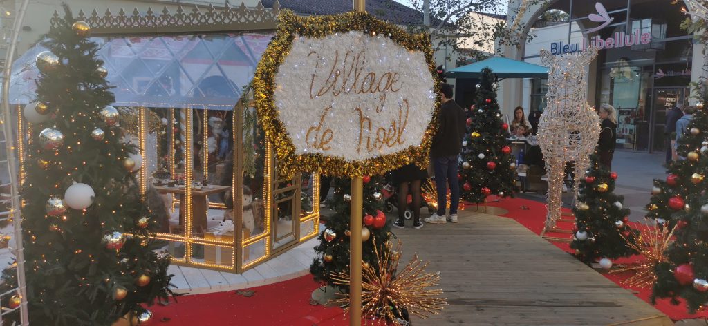 Animations pour les fêtes et vacances de Noel avec chalets gourmands, village de Noel, photos avec le père Noel à Shopping Promenade Rivie