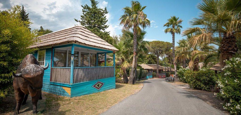 Hébergements exotiques Kenya au camping Domaine du Colombier à Fréjus dans le Var 